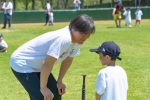 松井秀喜氏、能登半島地震被災地の子どもたちと野球体験