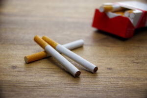 喫煙者の57%が紙巻派、禁煙のきっかけは値上げ