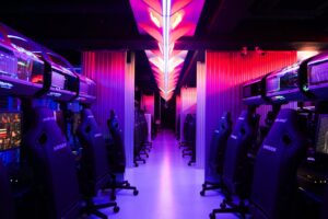 ハイスペックゲーミングPCを備えたeスポーツカフェ「ESPORTS CAFE 5G」新宿にオープン