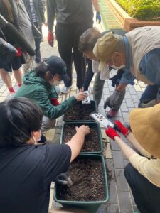 熊本学習支援センターの生徒たちが「明後日朝顔プロジェクト」でアートに挑戦