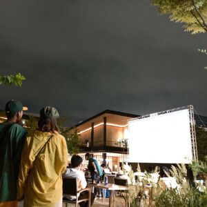 無料野外シアターイベント「Green Night CINEMA」が立川のGREEN SPRINGSにて開催