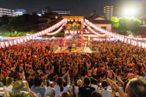 西新井大師で「スカロケ大盆踊り大会」、大盛況で幕