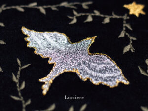 刺繍作家 長野訓子氏の展覧会「Lumiere」がインセンスショップ リスンで開催