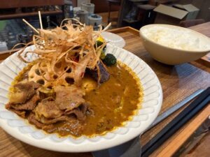 サロンテリア大林が丹波篠山で猪肉のぼたんスープカレーRED極みを発売