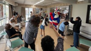 琉球ゴールデンキングスのゴーディーが沖縄市など全21か所のラジオ体操に参加