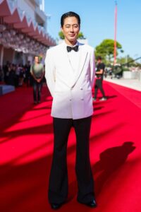 チョ·インソンが第83回ヴェネツィア国際映画祭にルイ·ヴィトンを着用し登場
