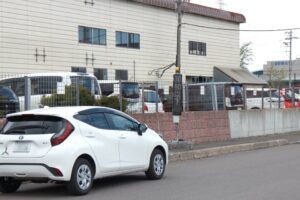 日本仮設が生活道路の速度超過を自動警告するCheckCarsⅡを提案