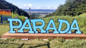 佐久平ハイウェイオアシスPARADA山頂に木製大型モニュメント設置