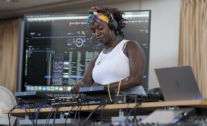 AlphaTheta、英バーミンガム大学で障がいのあるDJ対象のワークショップを実施