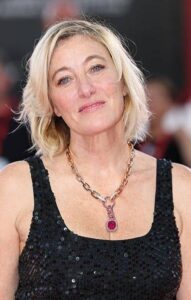 ヴァレリア・ブルーニ・テデスキがベネチア国際映画祭でポメラートを着用
