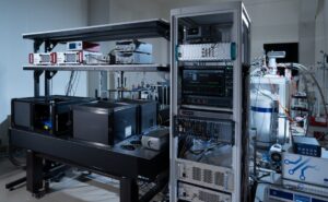 富士通、SnVセンターを用いたダイヤモンドスピン方式量子コンピュータを開発