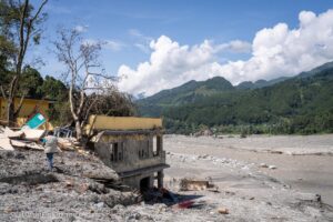 ネパールの土石流で8万人超が被災 ユニセフが最新の情勢レポートを発表