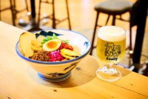 ニュウマン高輪のSUPER RAWが1周年 限定まぜそばやクラフトビール3種が登場へ