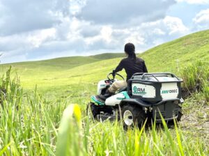 オーレック、阿蘇くじゅう国立公園で電動乗用草刈機eRMの実証実験を実施へ