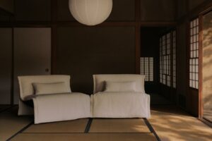カッシーナ・イクスシーがラウンジチェアOZUを10月22日より日本初展示へ