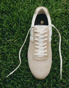 ロロ・ピアーナが新作スニーカー ファスト・ウォーク を発売