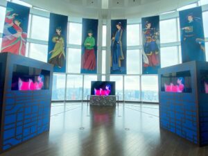 薬屋のひとりごと×東京シティビュー展が開幕1か月、追加グッズや写真企画を発表