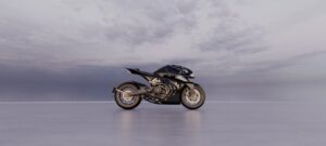 アストンマーティンとブラフシューペリア 初の公道バイクAMB 002を発表