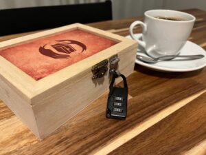 福岡天神に謎を解かないと帰れないカフェ「はてな珈琲店」がオープンへ 九州初上陸