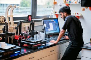 Autodesk、AI人材育成へ今後3年間で3億5,000万ドルを投資