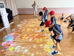 京都聖母学院小学校、関西教育機関初のAR運動システムDIDIMを導入