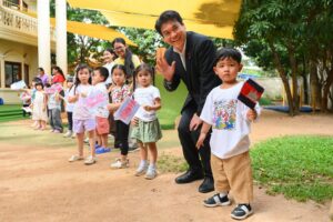 松本洋平文部科学大臣、カンボジアのプノンペン日本インターナショナル幼稚園を訪問