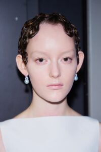 NARSがANNACHOIの2027SSバックステージをサポート