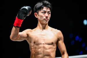 ONE横浜大会で吉成名高がキック初戦に勝利、若松佑弥はTKOで復活