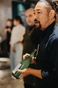 トラゲットと料理人の橋田健二郎氏が青森県産ヒバのKombuchaを共同開発