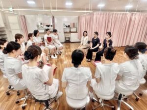 エステティックグランプリ関西支部、京都医健専門学校でベレガ協力の講義を実施