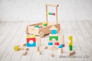 ニチガン、手押し車と積み木のセットいろつみきカートを2026年9月28日発売へ
