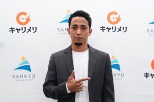 サンキョウテクノスタッフが中日本新人王のゴメス ヒデキ選手とスポンサー協賛契約を締結