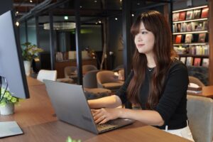 Scene Liveが学習支援と推奨資格取得の全額補助の2制度を新設