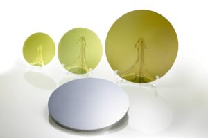 レゾナックが世界最大級の300mm炭化ケイ素単結晶の成長と基板加工に成功