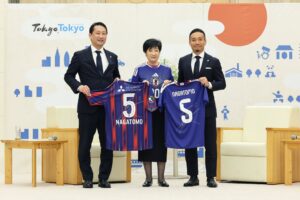 長友佑都選手が小池百合子都知事を表敬訪問 FC東京での現役続行を報告
