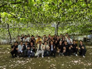 いーふらん、福利厚生バスツアーを開催 山梨でぶどう狩りや高級和牛焼肉