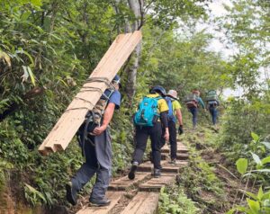 群馬県と協議会が平標山と谷川岳で登山道整備を実施 延べ136名が参加