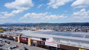 ＤＣＭとダイキアクシスが太陽光発電をPPAモデルへ拡大 3店舗で年間CO2削減へ