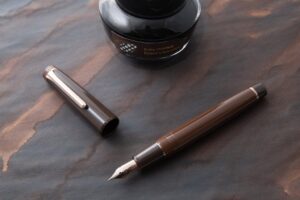 ナガサワ文具センター、万年筆Bitter Chocolateを9月25日発売へ