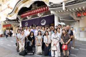 さくらの森が顧客17名を新橋演舞場へ招待しスーパー歌舞伎観劇と食事会を実施
