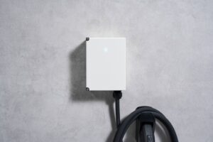 ジゴワッツが都内戸建て向けEV充電器設置プランに5年保証を追加 実質3万円