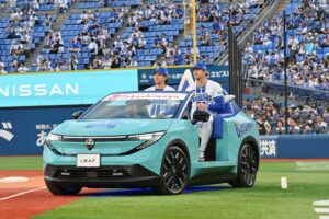 日産、横浜スタジアムで3代目日産リーフ仕様のNEWリリーフカーを導入