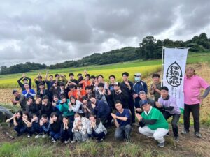 国際調理製菓専門学校の学生が弥彦村で稲刈りを体験 実習食材に活用へ