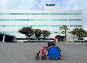 スワニー、関西万博で提供の再生車いす4台を香川県庁へ寄贈へ