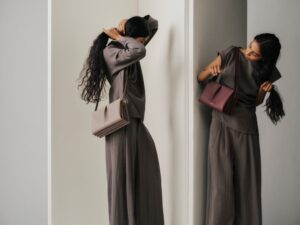 Polèneが本から着想を得た新作バッグBokyを発表 7色で展開
