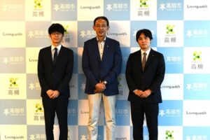 将棋日本シリーズ大阪大会を前に佐々木勇気八段と斎藤慎太郎八段が高槻市長を訪問