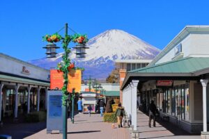 秋のお出かけ予算は減少もアウトレット消費は増加　三菱地所・サイモン調査