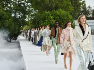 ディオールが2027年ウィメンズ サマー コレクション ショーを発表