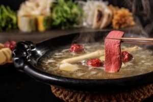 養命酒製造監修の冬谷の薬膳鍋 星のや軽井沢で2026年12月から提供へ
