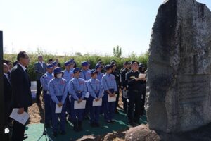 高槻市で淀川の大水害大塚切れの伝承式 堤防の洪水記念碑前で決意表明